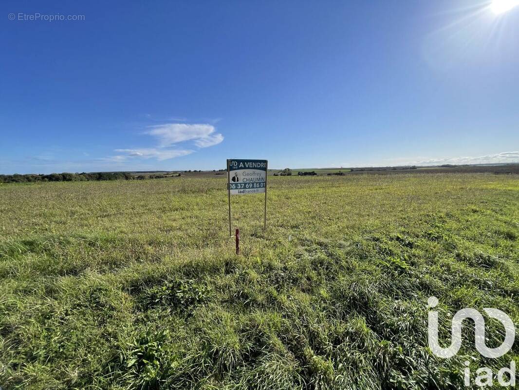 Photo 1 - Terrain à MOYENNEVILLE