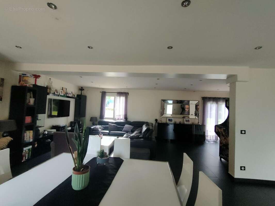 Photo 2 - Maison à MARINES