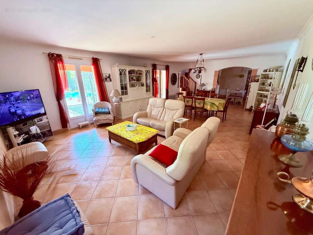 Photo 2 - Maison à LE MUY