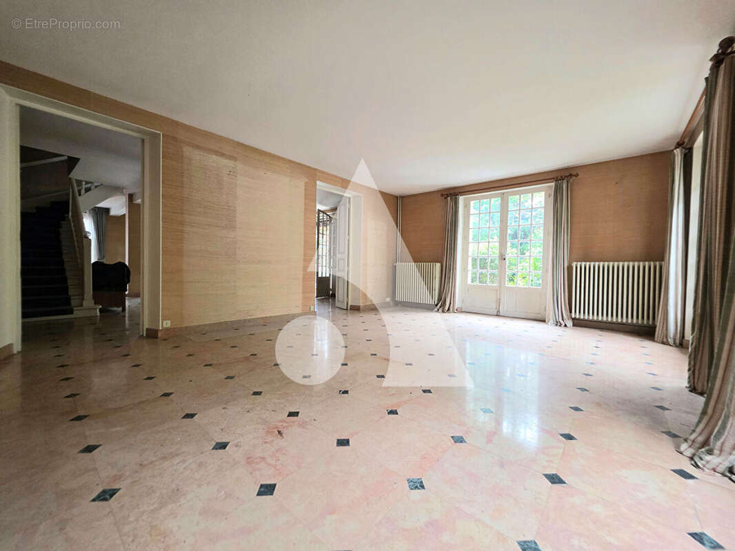 Maison à SAINT-MAUR-DES-FOSSES