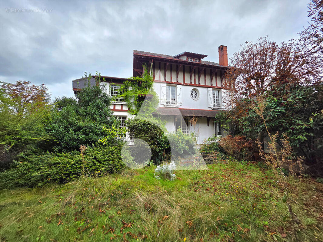 Maison à SAINT-MAUR-DES-FOSSES