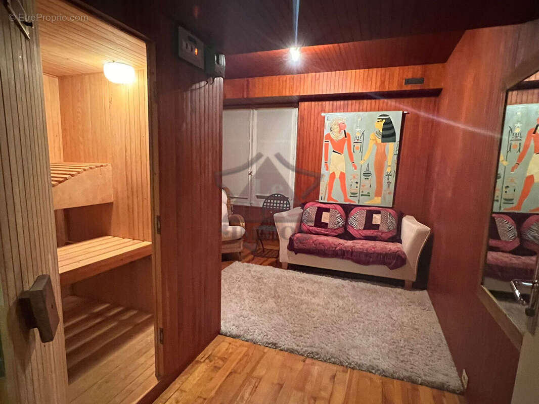 Maison à SAINT-SAUVEUR-DE-CRUZIERES