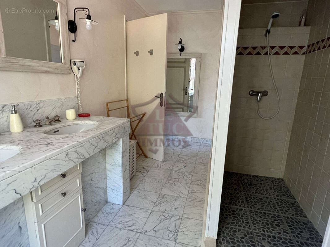 Maison à SAINT-SAUVEUR-DE-CRUZIERES