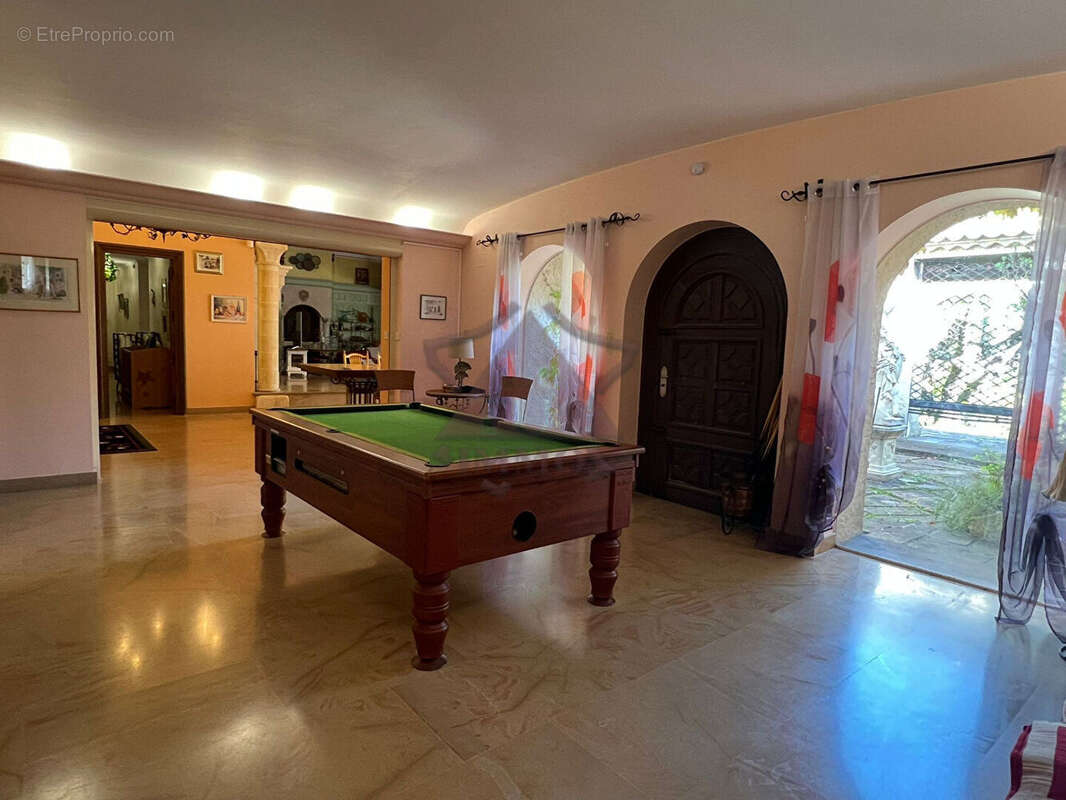 Maison à SAINT-SAUVEUR-DE-CRUZIERES