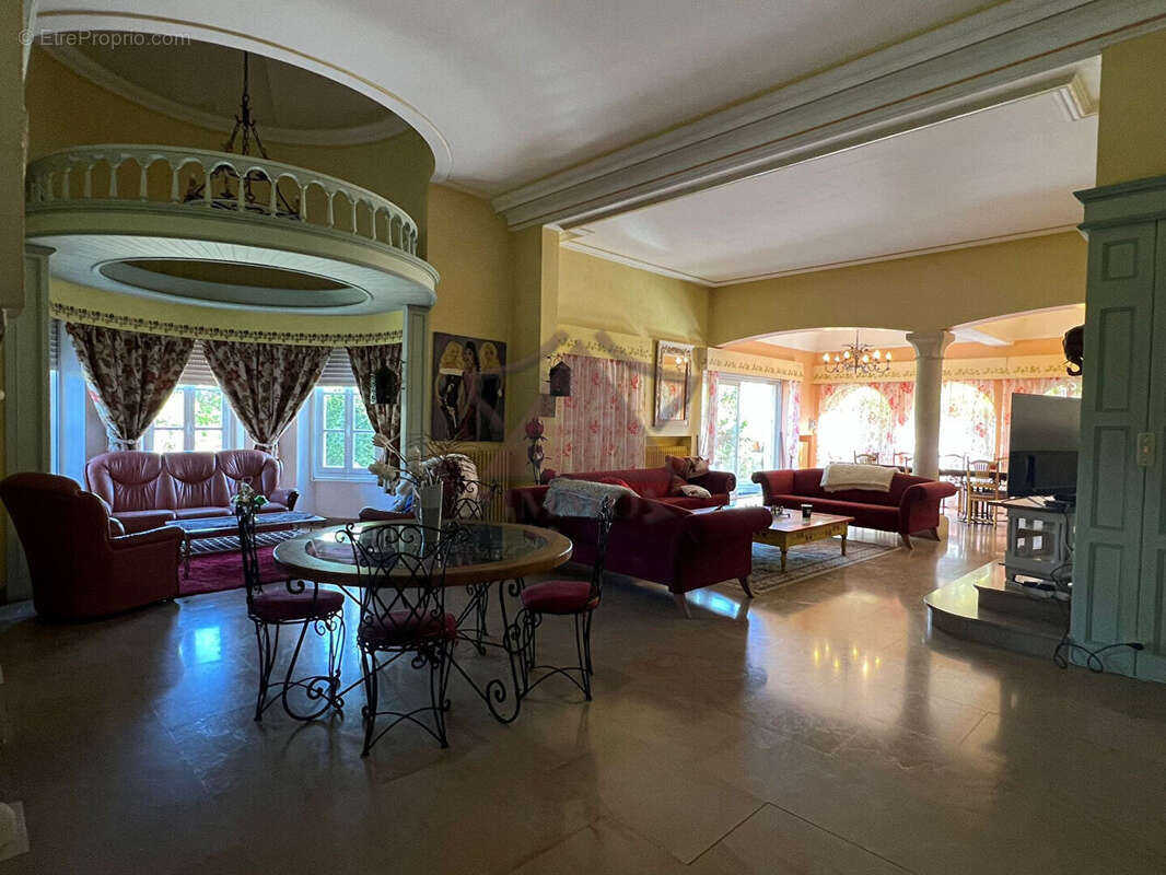 Maison à SAINT-SAUVEUR-DE-CRUZIERES