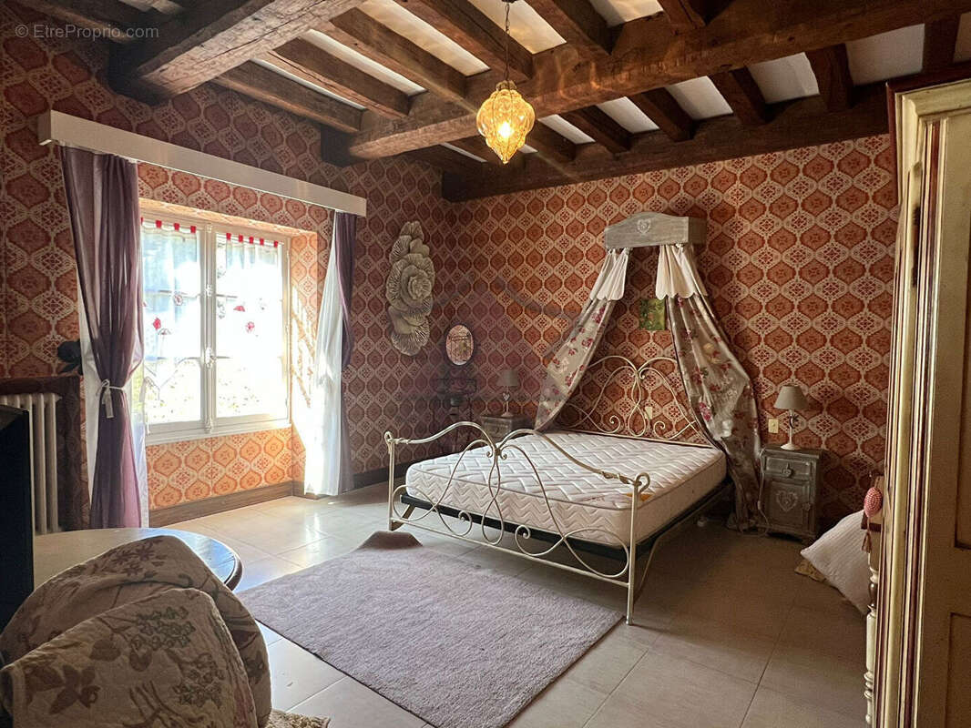 Maison à SAINT-SAUVEUR-DE-CRUZIERES