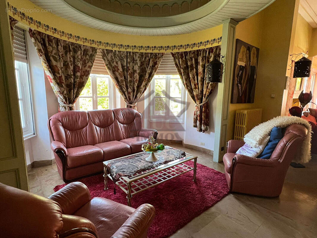 Maison à SAINT-SAUVEUR-DE-CRUZIERES