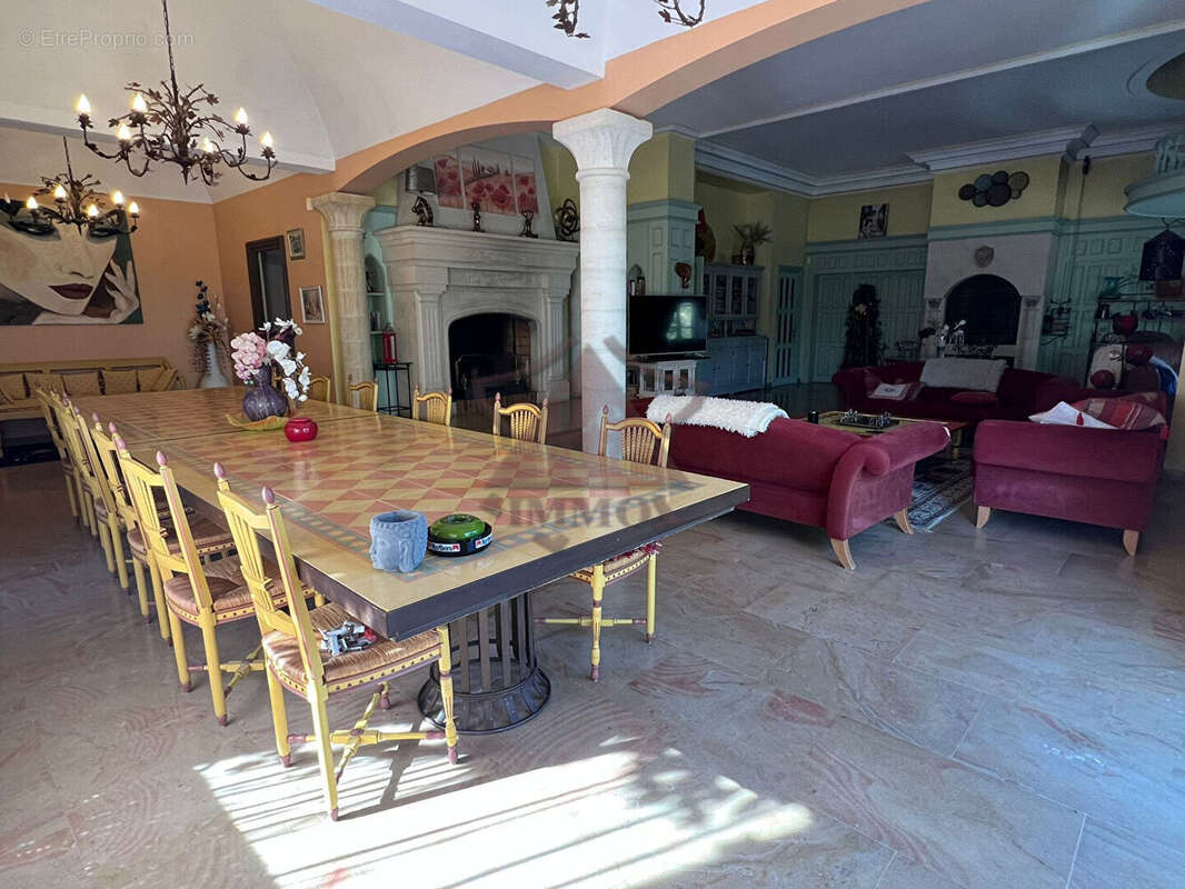 Maison à SAINT-SAUVEUR-DE-CRUZIERES