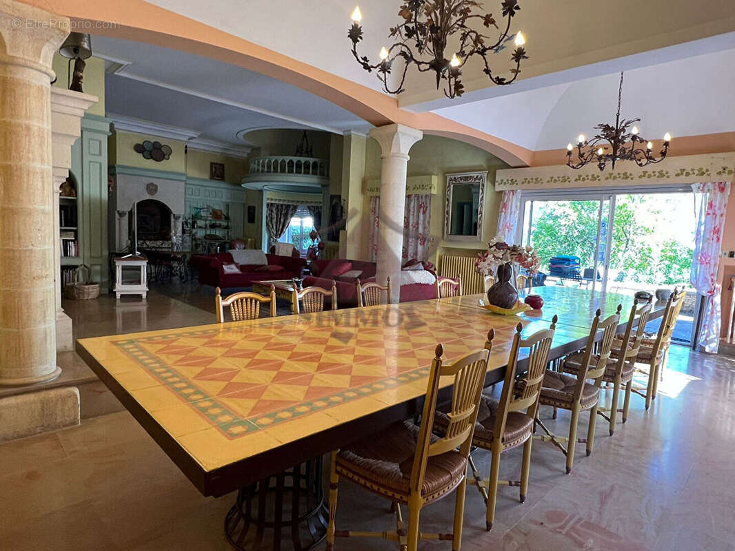 Maison à SAINT-SAUVEUR-DE-CRUZIERES