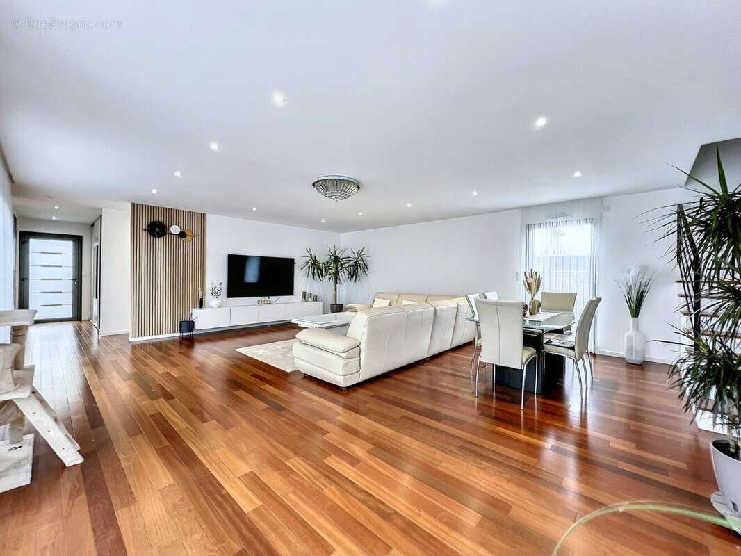 Maison à VERN-SUR-SEICHE