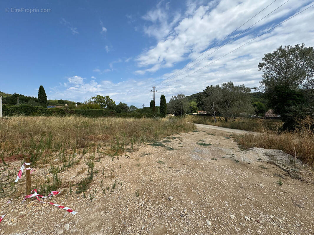 Terrain à VILLELAURE