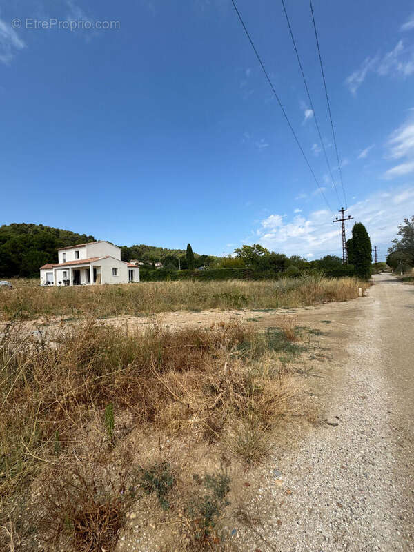 Terrain à VILLELAURE