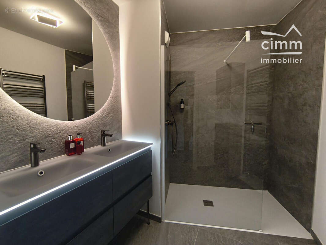 Appartement à CHALLES-LES-EAUX