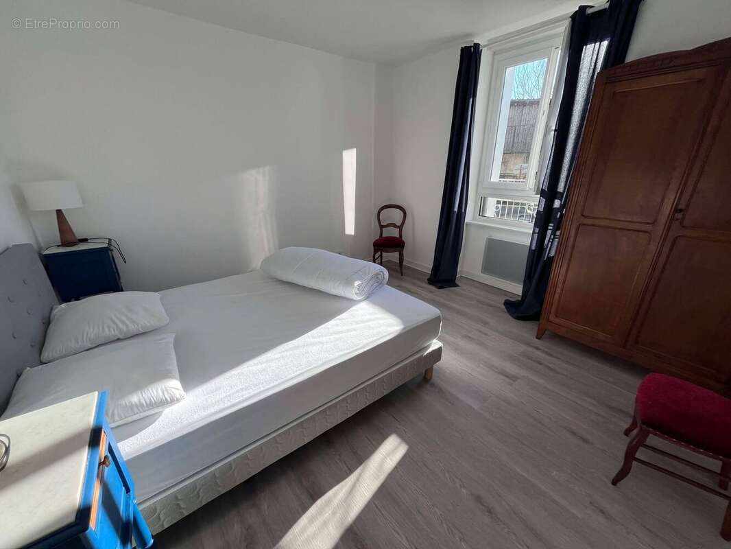 2- Chambre - Appartement à MAURIAC