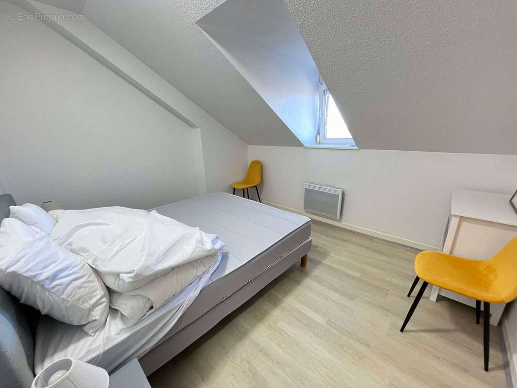 6- Chambre - Appartement à MAURIAC