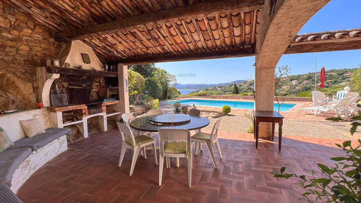 Maison à LES ISSAMBRES