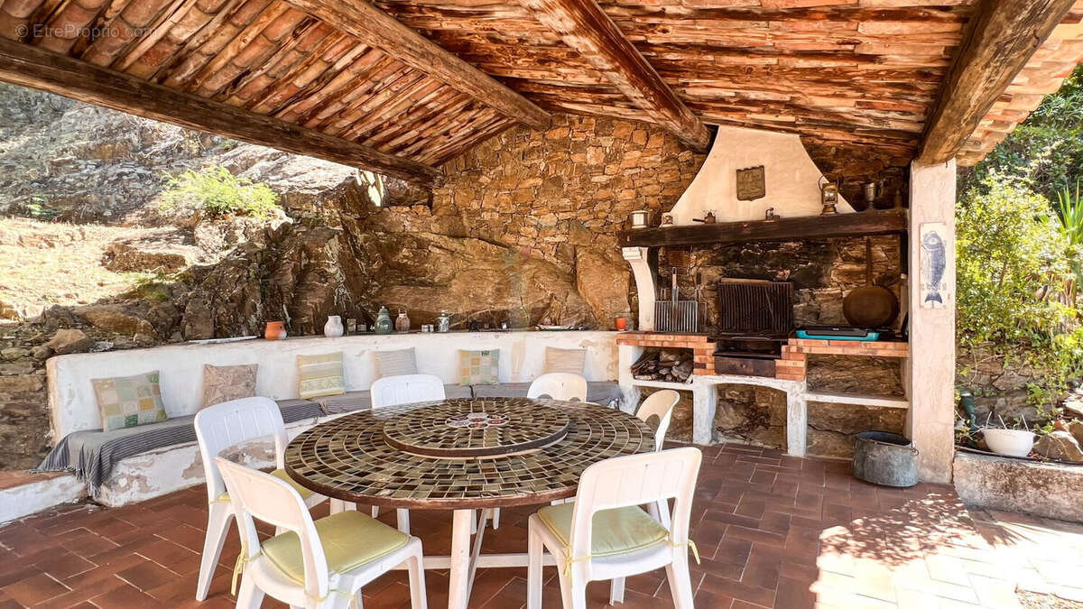 Maison à LES ISSAMBRES