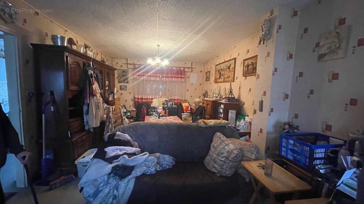 Maison à ESMERY-HALLON