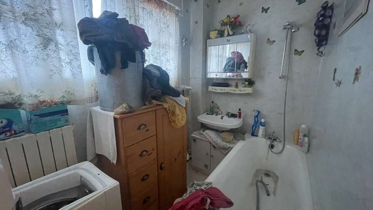 Maison à ESMERY-HALLON