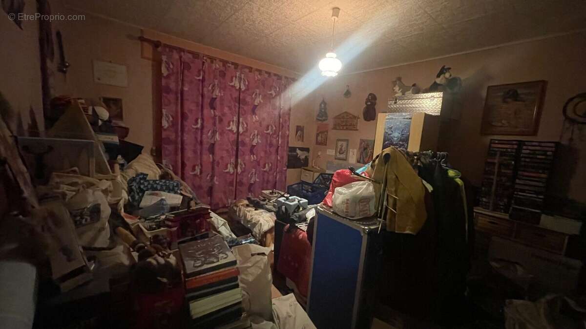 Maison à ESMERY-HALLON