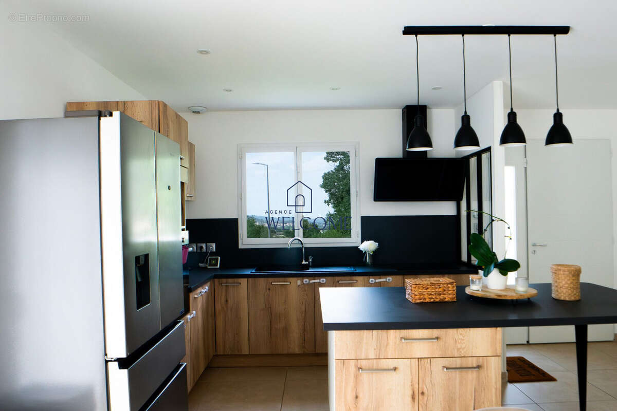 Maison à SAINT-VICTOR-LA-COSTE