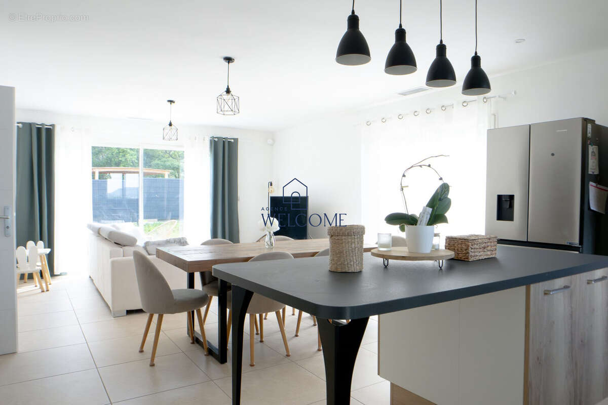 Maison à SAINT-VICTOR-LA-COSTE