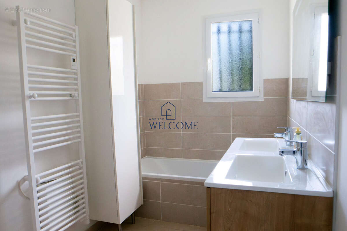 Maison à SAINT-VICTOR-LA-COSTE