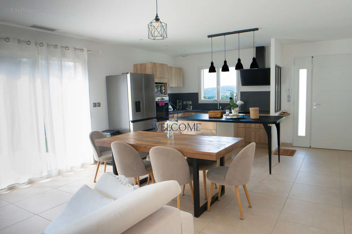 Maison à SAINT-VICTOR-LA-COSTE