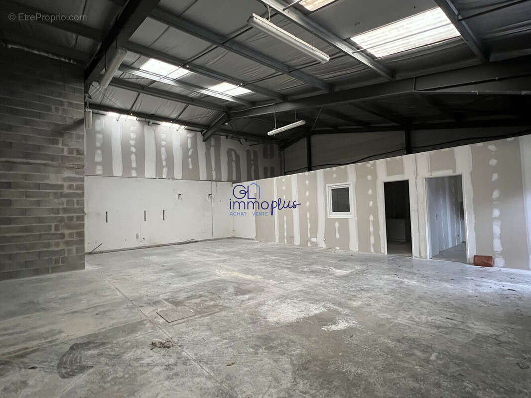 Commerce à MOURS-SAINT-EUSEBE