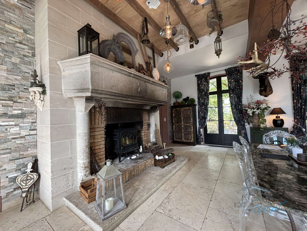 ok - Maison à VILLENEUVE-SUR-AUVERS