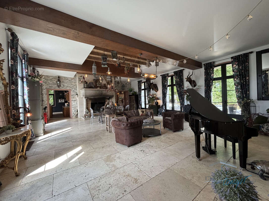 ok - Maison à VILLENEUVE-SUR-AUVERS