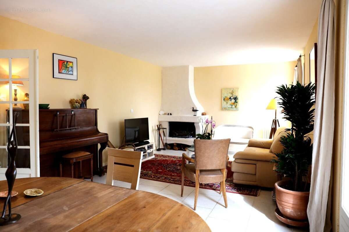 Maison à SAINT-SATURNIN-LES-APT