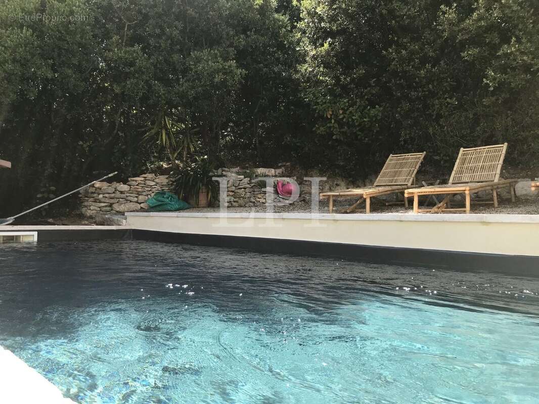 Maison à SAINT-SATURNIN-LES-APT