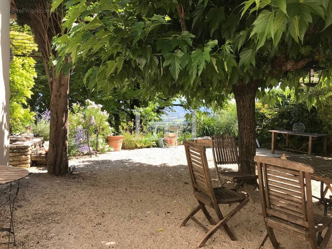 Maison à SAINT-SATURNIN-LES-APT