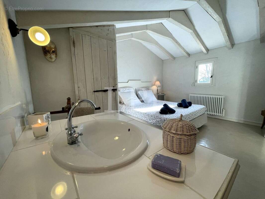 Maison à SAINT-SATURNIN-LES-APT