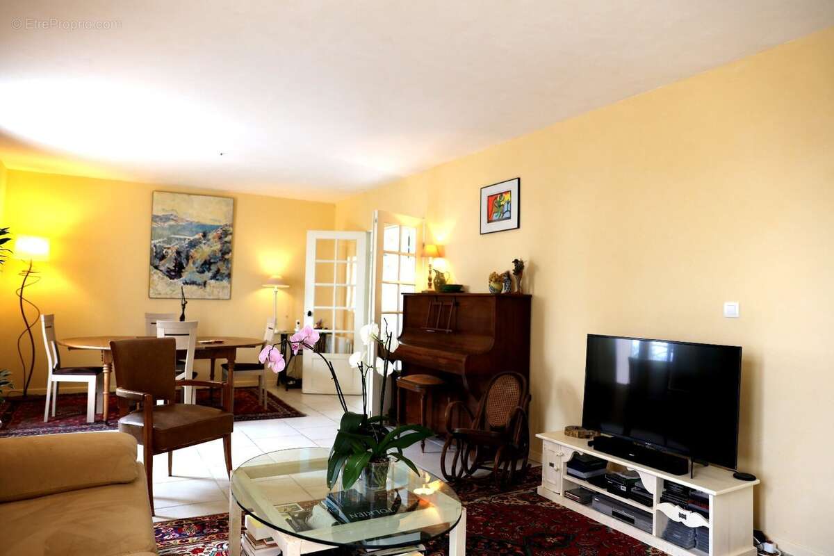 Maison à SAINT-SATURNIN-LES-APT