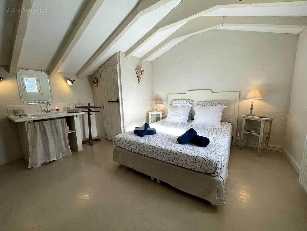 Maison à SAINT-SATURNIN-LES-APT