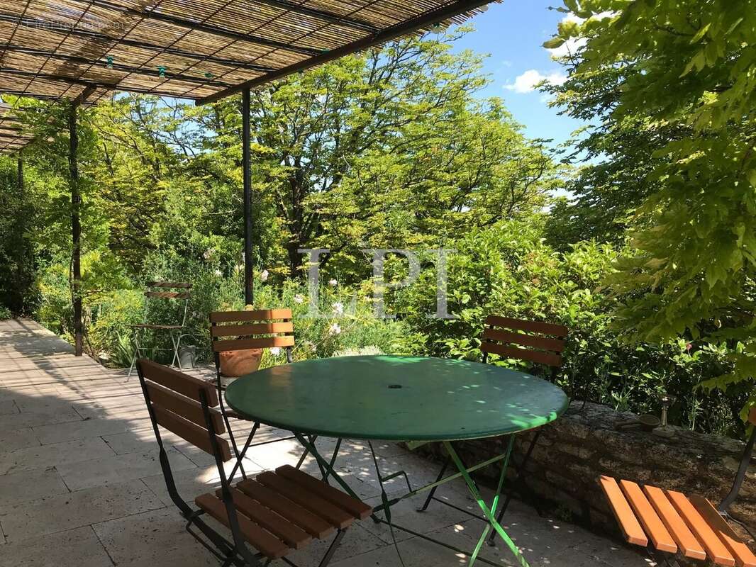 Maison à SAINT-SATURNIN-LES-APT