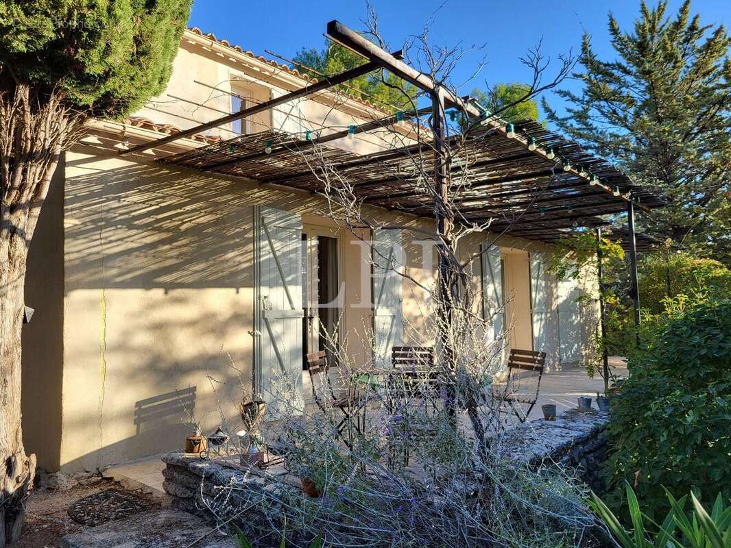 Maison à SAINT-SATURNIN-LES-APT