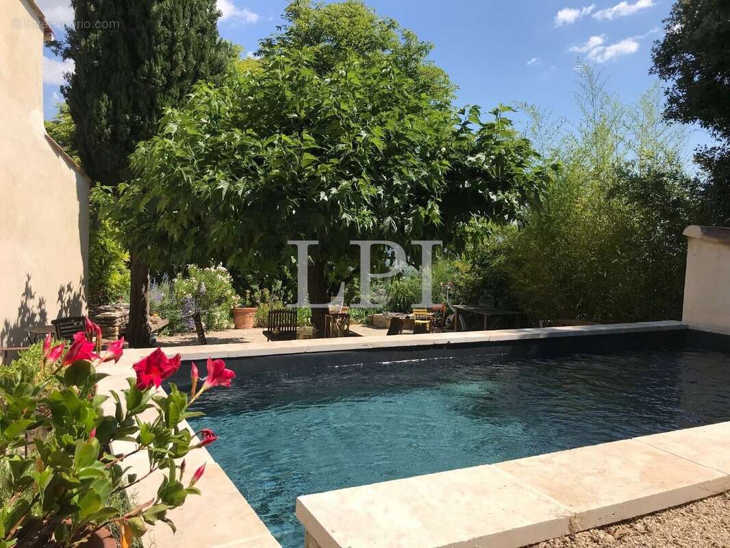 Maison à SAINT-SATURNIN-LES-APT