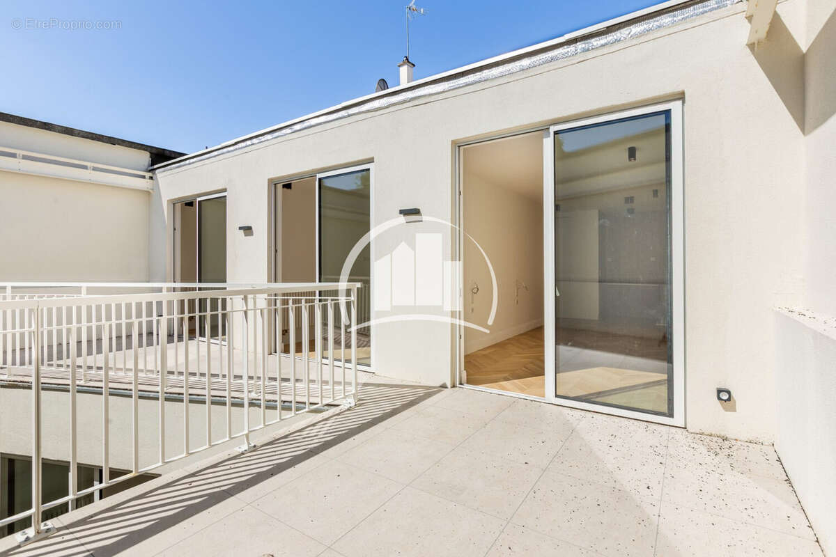 Appartement à CHARENTON-LE-PONT