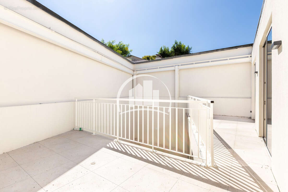 Appartement à CHARENTON-LE-PONT