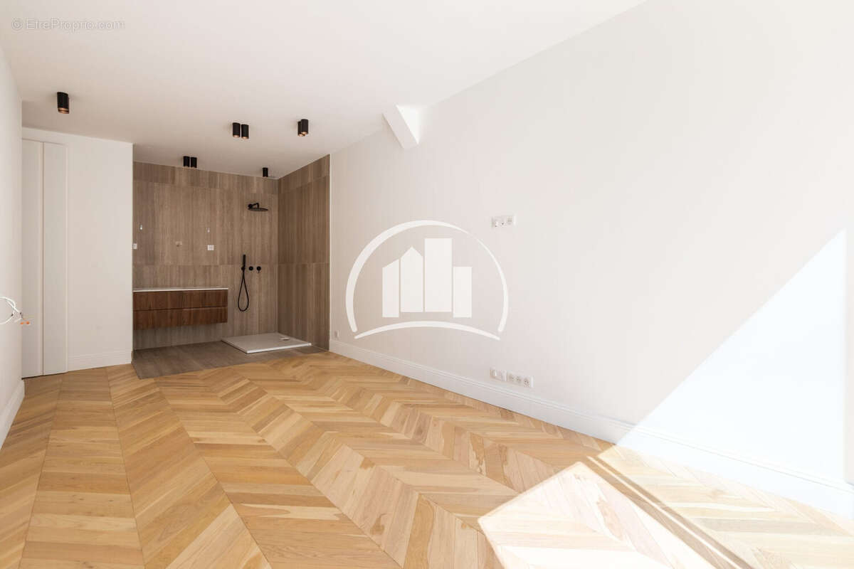 Appartement à CHARENTON-LE-PONT