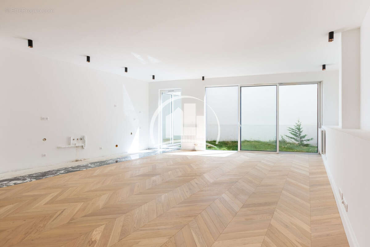 Appartement à CHARENTON-LE-PONT