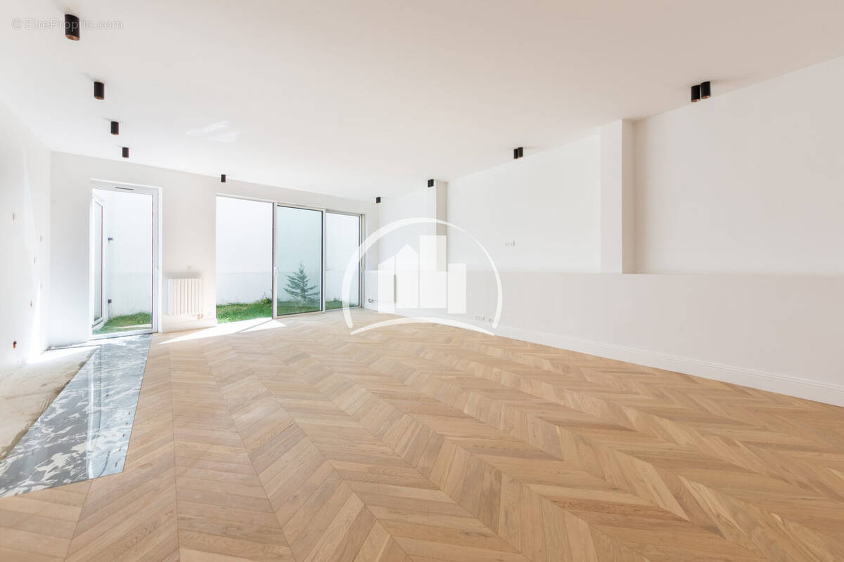 Appartement à CHARENTON-LE-PONT