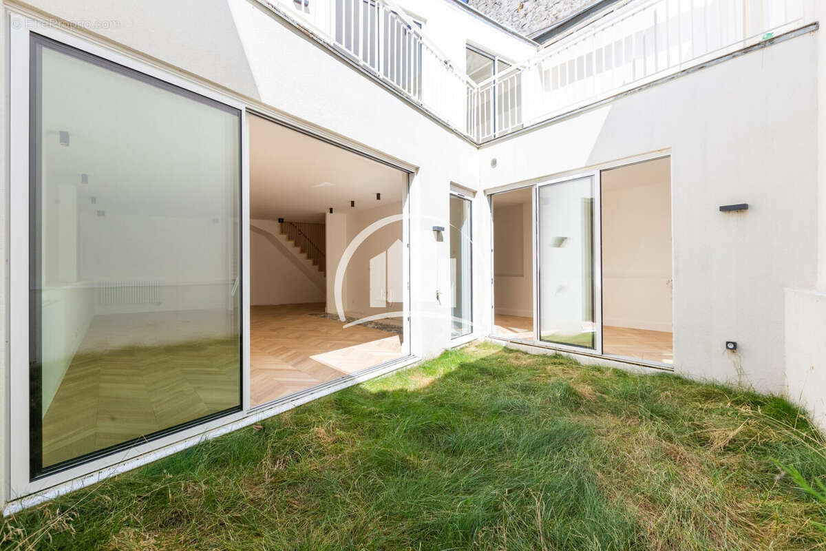 Appartement à CHARENTON-LE-PONT