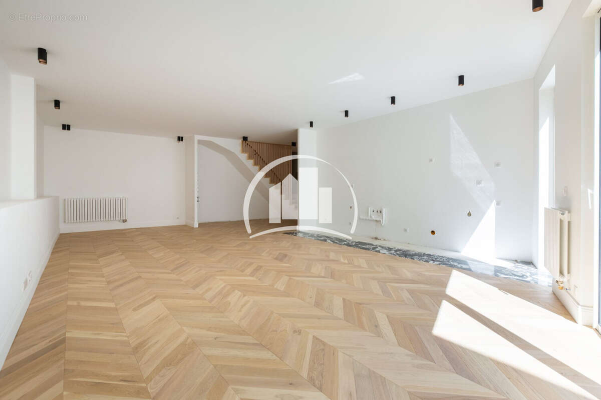 Appartement à CHARENTON-LE-PONT