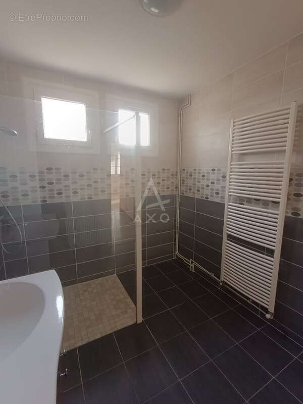 Maison à SAINT-YRIEIX-SUR-CHARENTE