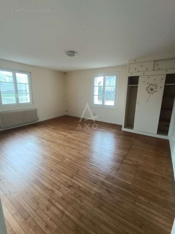 Maison à SAINT-YRIEIX-SUR-CHARENTE