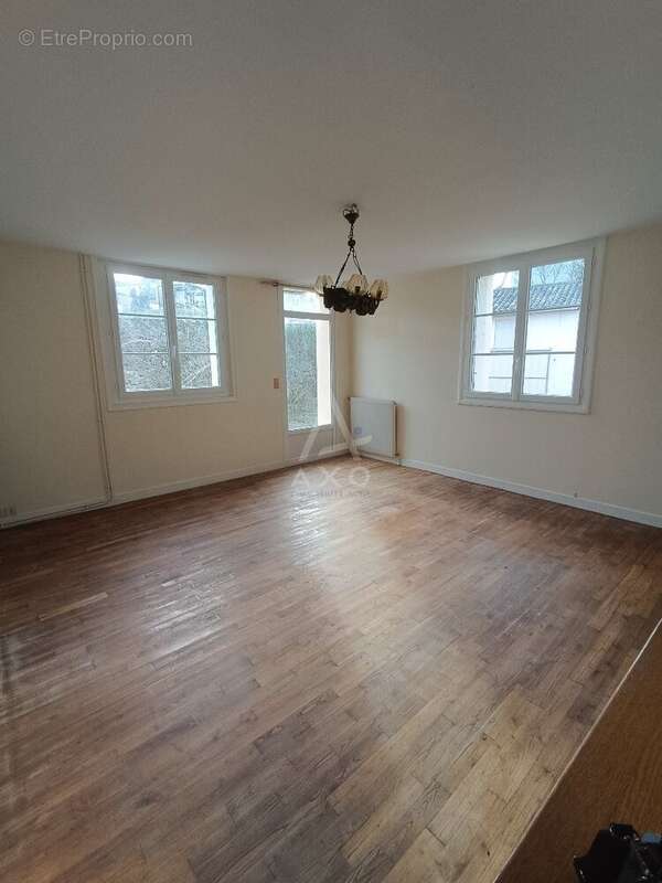 Maison à SAINT-YRIEIX-SUR-CHARENTE